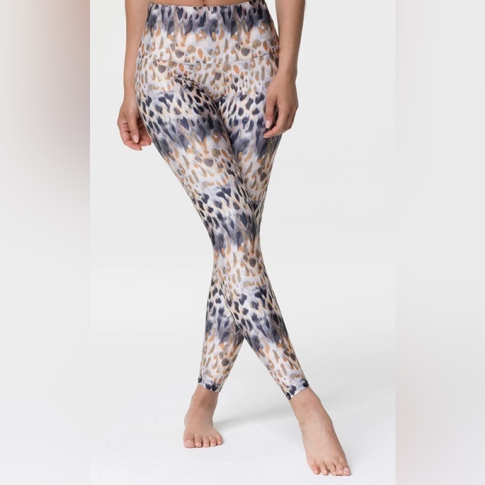 NWT Onzie Flow Tech Legging SIZE XS retails $78